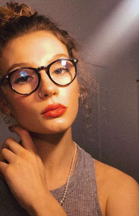 #girl #pictureoftheday #glasses #glassesframes ##gucciglasses #nostril #nosering #nosepiercing #vscofilter #vscocam #browneyes #redlips #messybun #bunhairstyles Piercings With Glasses, Glasses Aesthetic, Nose Piercing Ring, Glasses Outfit, Glasses Inspiration, Glasses Trends, Nose Earrings, Nose Piercing Jewelry, Haircuts For Wavy Hair