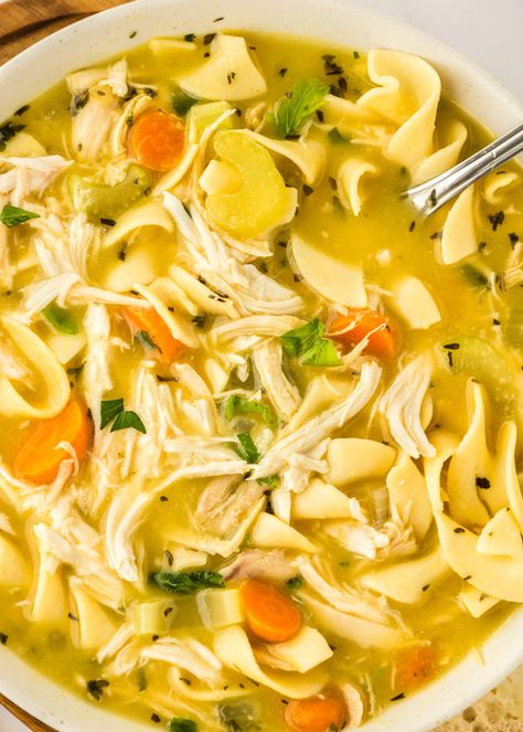 The ultimate comfort food, Chicken Noodle Soup that you can make in no time and is perfect for a chilly night. Chicken Noodle Soup With Rotini Noodles, Easy Dinners When Your Sick, Best Chicken Noodle Soup, Chicken Noodle Soup Crock Pot, Creamy Chicken Noodle Soup, Chicken Noodle Soup Easy, Homemade Chicken Soup, Homemade Chicken Noodle, Homemade Noodles