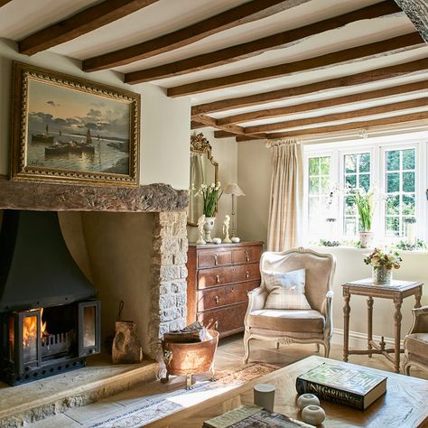 Rustic Cottage Living Room, Rustic Cottage Interiors, French Country Decorating Living Room, French Country Rug, French Country Cottage Decor, Minimalistic Interior, French Country Living, French Country Bathroom, French Country Bedrooms