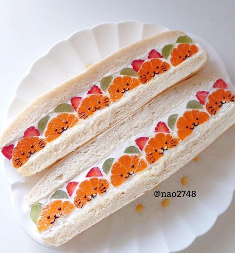 Japanese Fruit Sandwiches, Fruit Sandwiches, Japanese Fruit, Fruit Sandwich, 귀여운 음식 그림, Food Artists, Kawaii Cooking, Cute Baking, Cute Food Art