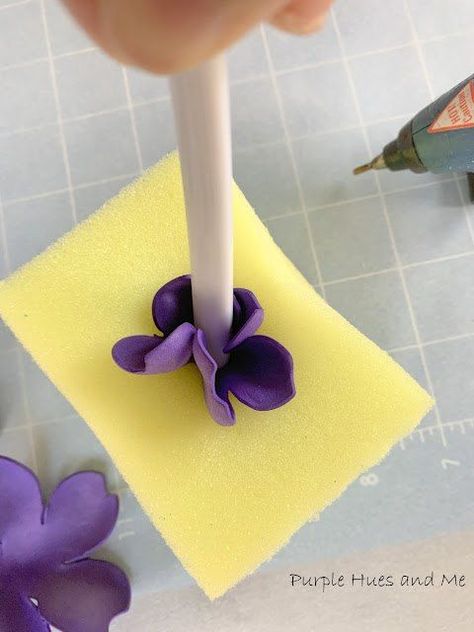 Craft Foam Flowers, Styrofoam Flowers Diy, Foam Sheet Crafts For Adults, Eva Foam Flowers, Sheet Flowers, Foam Diy, Flower Props, Flowers On Canvas, Flower Foam