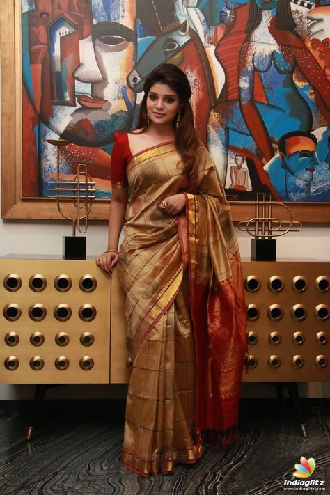 Aathmika Tamil Saree Jacket Designs, South Indian Wedding Guest Saree Look, Wedding Guest Saree Look Kerala, Tamil Wedding Guest Outfit, Tamil Girls Saree Look, Silk Saree Hairstyles Indian, Hairstyle For Traditional Saree, Bridesmaids Saree, Saree Jacket Designs