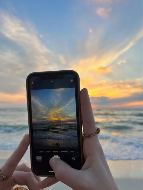 #sky #beach #phone #sunset #sunsetpics #skypictures Taking Pictures Of The Sky, Pictures Of The Sky, Summer Camera, Cream Aesthetic, Sky Pictures, Sunset Lover, Sunset Pictures, Sky Aesthetic, Beach Photos