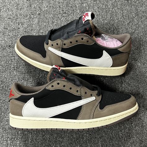 Travis Scott x Air Jordan 1 Low OG SP CQ4277-001 Jordan 1 Retro Low Og Sp Travis Scott, Travis Scott Mocha Low, Tenis Travis Scott, J1 Travis Scott, Jordans Travis Scott, Travis Scott Dunk, Travis Scott Dunks, Sneaker Photography, Jordan Retro 1 Low