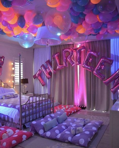 Fun Slumber Party Decorations - Slumber Party Ideas Slumber Party Decorations, Sleepover Birthday Parties, Girl Sleepover, Fun Sleepover Ideas, Birthday Party For Teens, 13th Birthday Parties, Teen Birthday, 14th Birthday, Slumber Party