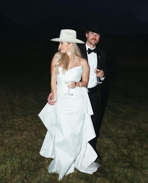 Monique Lhuillier Bride (@moniquelhuillierbride) posted on Instagram: “Oh what a night 🥂 #moniquelhuillier #mlbride” • Jan 31, 2022 at 7:47pm UTC Jackson Hole Wedding, Cowgirl Wedding, Black Tie Attire, Country Bride, Cowboy Wedding, Dress Code Wedding, Mountain Weddings, Black Bridesmaid Dresses, Black Tie Wedding