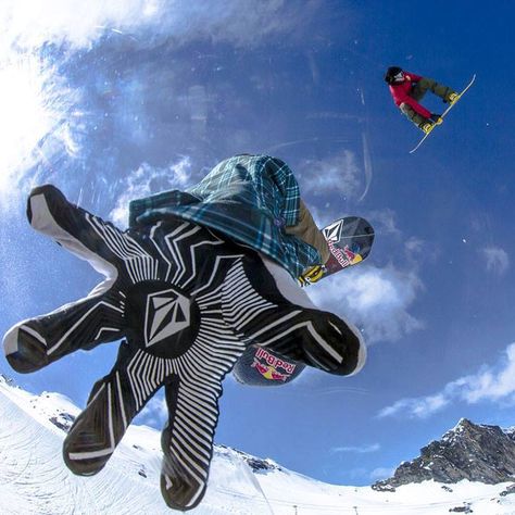 #snowboarding #snowboard Snow Sports, Extreme Sports, Drawing Poses, Ski And Snowboard, Triathlon, Snowboarding, Pose Reference, Winter Wonderland, A Man