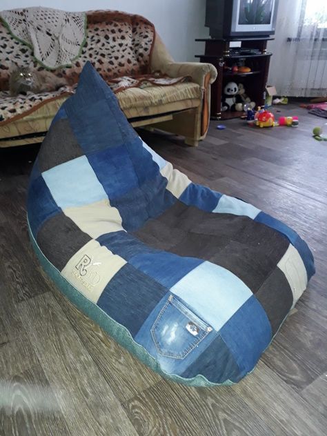 Denim Furniture, Old Jeans Recycle, Bean Bag Furniture, Upcycling Jeans, Recycled Denim Bags, Denim Crafts Diy, Recycle Jeans, Denim Crafts, Bag Chair