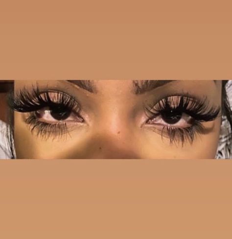 Wispy top and bottom hybrid volume soft fluffy lash extensions Bottom Lash Extensions, Lash Extentions, Best Lash Extensions, Bottom Eyelashes, Maquillage On Fleek, Wispy Eyelashes, Eyelashes Extensions, Mink Lash Extensions, Eyelash Extensions Styles