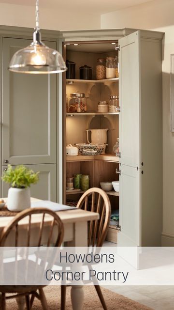 Howdens on Instagram: "This pantry makes us green with envy. 💚 Kitchen featured: Elmbridge Sage Green" Kitchen Larder Cupboard, Howdens Kitchens, Corner Pantry, Bespoke Kitchen, Kitchen Pantry Design, Casa Vintage, Kitchen Dining Living, Kitchen Corner, Kitchen Room Design