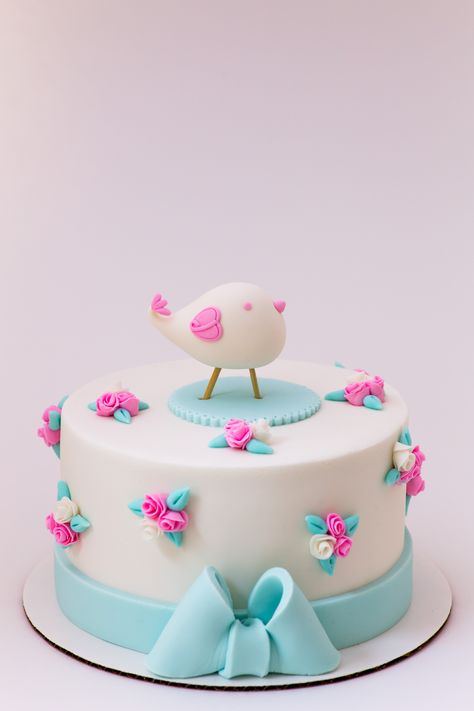 Birdie Birdie Cake, Bird Baby Shower, Bird Cake, Bird Cakes, Big Cakes, Fondant Decorations, Baby Birthday Cakes, Happy Birthday Fun, Just Cakes