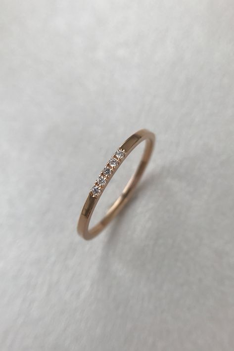 Simple Ring Settings, Simple Diamond Band Ring, Thick Pave Wedding Band, Wedding Rings Slim Band, Wedding Band Minimalist, Classic Wedding Bands Women, Wedding Ring 3 Stone, Dainty Wedding Bands For Women, Elegant Timeless Wedding Ring