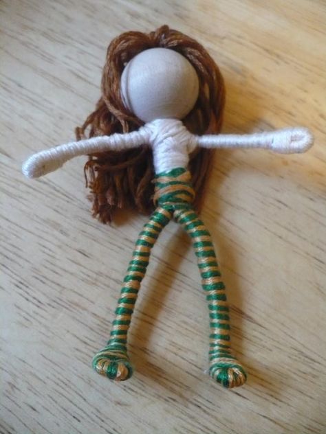 Bendy Dolls Tutorial, Enchanted Tree, Yarn Dolls, Worry Dolls, Bendy Doll, Fairy Crafts, Clothespin Dolls, Pin Doll, Flower Fairies