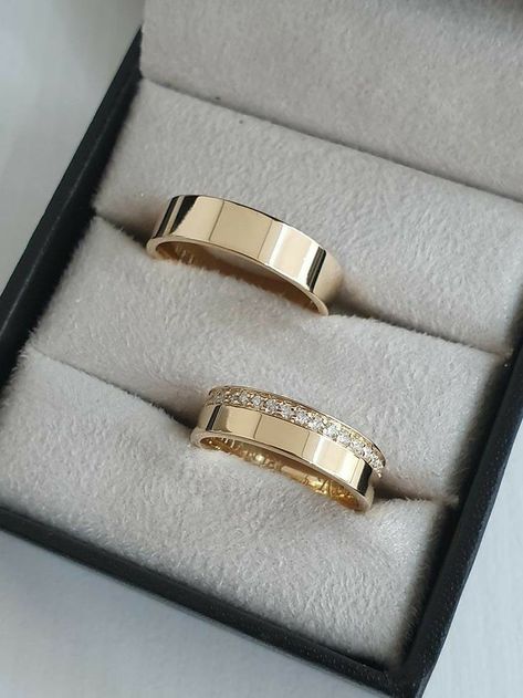 Rose gold wedding band