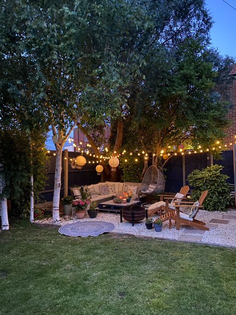 10 Outdoor Living and Garden Ideas for Autumn - Melanie Jade Design Cosy Garden Ideas Small Spaces, Cosy Outside Spaces, Zoned Garden Ideas, Outside Space Ideas, Cute Garden Ideas Backyards, Cozy Backyard Aesthetic, Spring Garden Ideas Landscaping, Backyard Cozy Ideas, Garden Zones Ideas