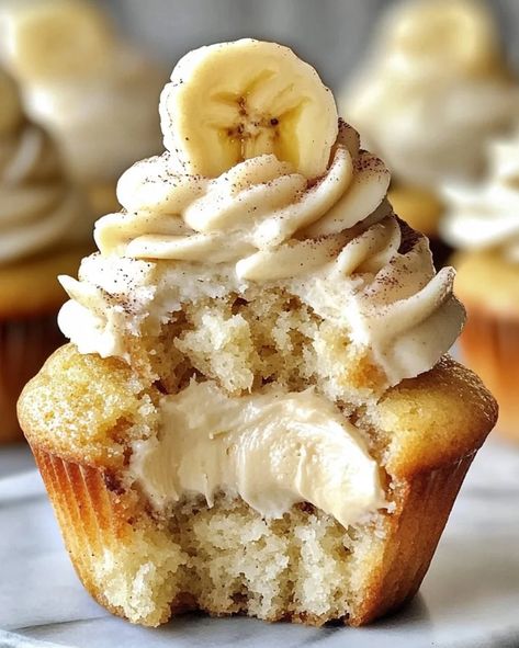 Moist banana cupcakes filled with cream cheese and topped with fluffy frosting. A delicious treat that's easy to make and irresistible to all! Banana Cream Cupcakes, Banana Cream Cheese, Optimal Recipes, Work Snacks, Banana Pudding Cupcakes, Cream Cheese Cupcakes, Cupcakes Easy, Cupcakes Filled, Fluffy Frosting