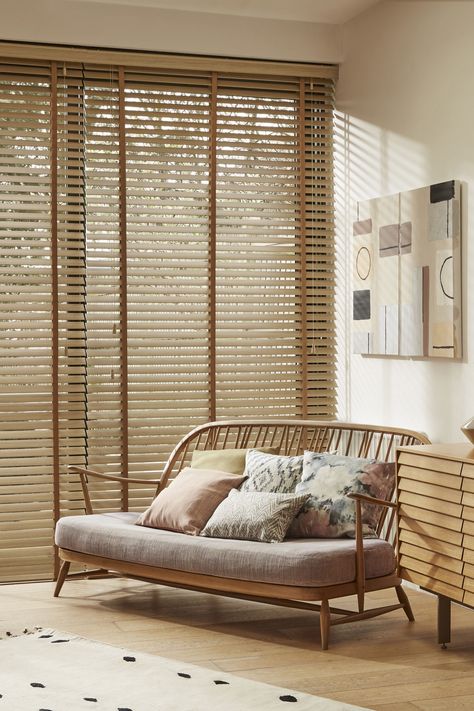 Blinds Venetian, Blinds For Windows Bedrooms, Blinds Living Room, Venetian Blinds Living Room, Blinds And Curtains Together, Apartment Patio Decor, Bamboo Blinds, Wood Blinds, Front Rooms