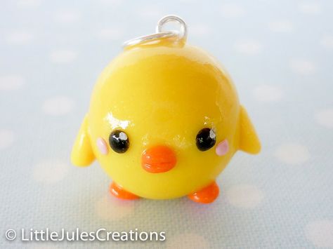 Kawaii yellow chick bird polymer clay charm. LittleJulesCreations Duck Polymer Clay, Bird Polymer Clay, Ducky Momo, Bird Clay, Fimo Kawaii, Crea Fimo, Diy Fimo, Kawaii Charms, Clay Things