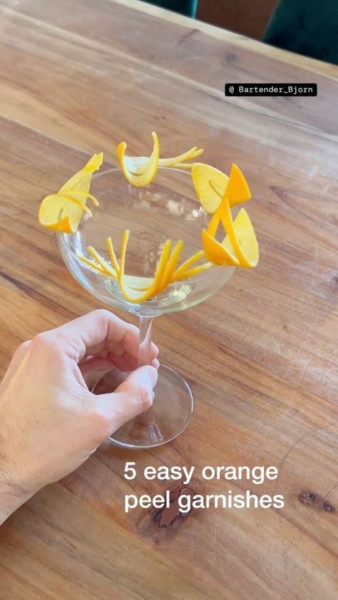 5 easy orange peel garnishes, using 5 times the same preparation 👌 What do you think? Which one is your favorite? Let me know!… | Instagram Citrus Cocktail Garnish, Orange Peel Garnish Cocktails, Wine Editorial, Orange Peel Garnish, Garnish For Cocktails, Lemon Peel Garnish, Orange Garnish, Cocktail Garnishes, Citrus Garnish