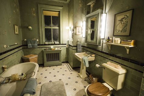 Bates Motel House Bathroom Motel Cinematic, Motel Bathroom Aesthetic, Bates Motel Aesthetic, Bates Motel House, Bates Hotel, Motel Aesthetic, Nestor Carbonell, Norma Bates, Norman Bates