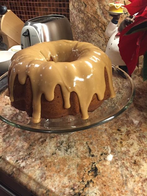 Southern Caramel Pound Cake Caramel Pound Cake Recipe, Bunt Cake Recipe, Caramel Pound Cake, Brown Sugar Pound Cake, Southern Caramel Cake, Best Pound Cake Recipe, Southern Pound Cake, Pound Cake Recipes Easy, Caramel Cake Recipe