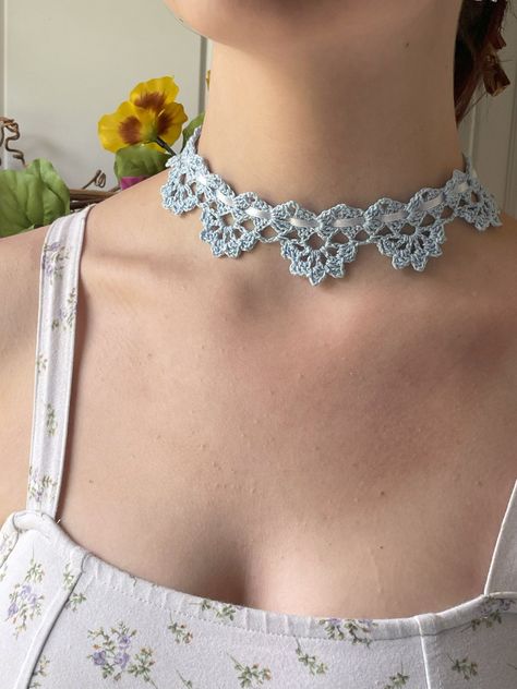 choker Crochet Lace Choker Necklace | Cute Crochet Choker Lace Crochet Choker, Cool Crochet Accessories, Vintage Crochet Ideas, Crochet Ideas Accessories, Crochet Choker Free Pattern, Crochet Choker Pattern, Lace Yarn Crochet, Crochet With Thread, Crochet Accessories Pattern