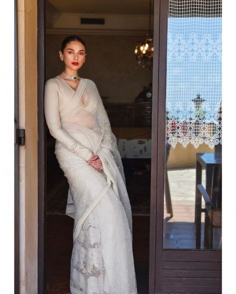 aditi rao hydari in white saree by sabyasachi for cannes2 White Sari, Off White Saree, Aditi Rao Hydari, Aditi Rao, Saree Wearing Styles, Indian Saree Blouses Designs, Saree Blouse Patterns, Indian Fashion Saree, White Saree