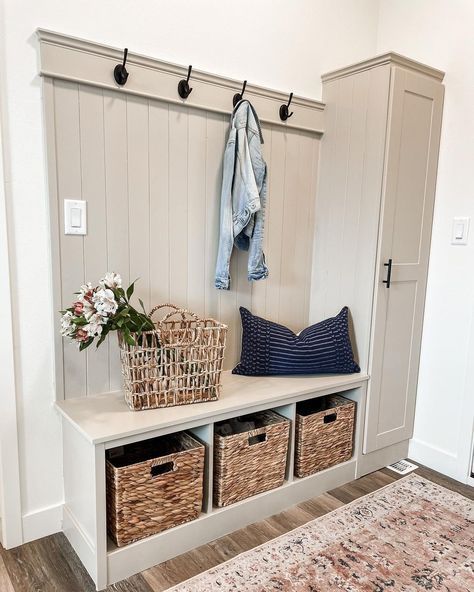 Entrance House Design Interiors, Hallway Seating Ideas Entrance, Country Home Inspiration, Mudroom Ideas Hallway, Cosy Entrance Hall, Entry Storage Ideas Entryway, Boho Mudroom, Front Door Hallway Entry Ways, Entry Drop Zone Ideas