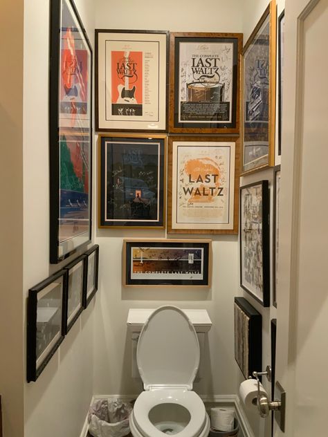 Separate Toilet Room Decor, Downstairs Toilet Gallery Wall, Photo Wall Bathroom, Gallery Wall Powder Room, Powder Room Gallery Wall, Toilet Room Art, Art Above Toilet, Water Closet Decor, Interior Design Toilet