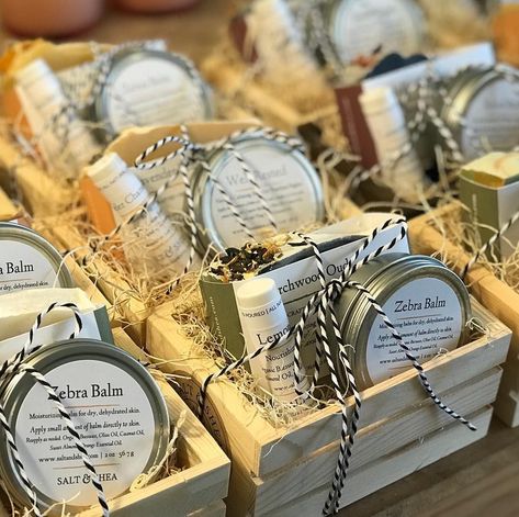 Soap Vender Display, Small Soap Shop Ideas, Soap Studio Organization, Homemade Soap Packaging Ideas Gifts, Farmers Market Soap Display Booth Ideas, Selling Soap At Farmers Market, Farmers Market Skincare Display, Soap Stall Display Ideas, Soap Vendor Display