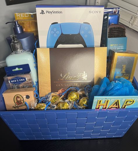 Bf Small Gift, Boyfriend Gifts Baseball, Bf Gift Basket Football, Blue Boyfriend Basket, Boyfriend Hamper Ideas, Birthday Gifts For Boyfriend Blue, Blue And Black Gift Basket Ideas, Thankful Basket Ideas Boyfriend, Coming Home Gifts For Boyfriend