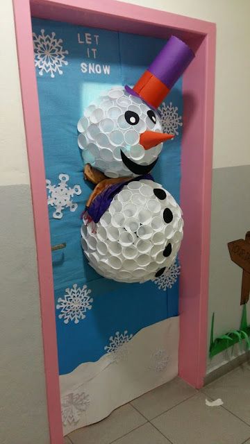 Snowman Door Decoration, Diy Christmas Door Decorations, Babies Christmas, Diy Snowman Decorations, Door Decorations Classroom Christmas, Holiday Door Decorations, Classroom Christmas Decorations, Diy Christmas Door, Christmas Door Decorating Contest