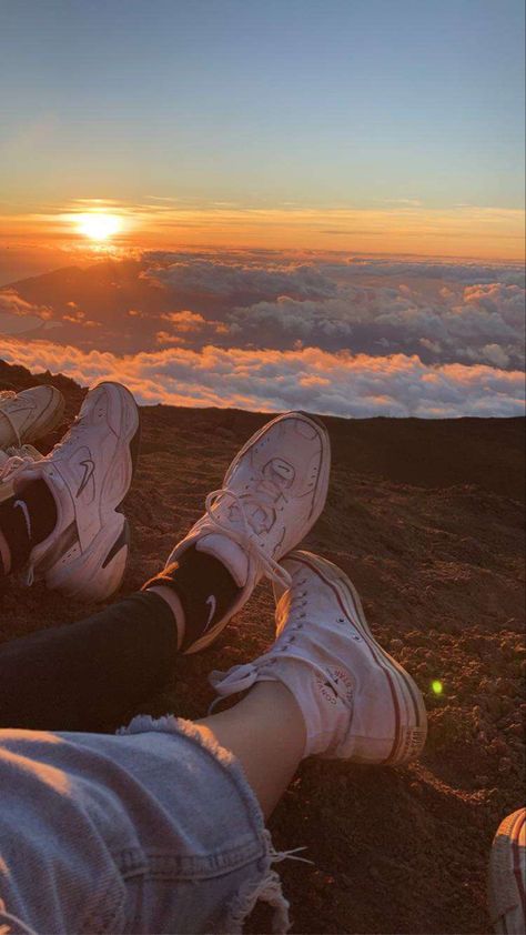 summer bucket list, sunset, sunset aesthetic, summer wallpapers, maui hawaii, Haleakala, Maui HI, hawaii, pretty, beach, summer 2022, beautiful, wallpaper, lock screen, pretty, aesthetic, shoes, converse, pinterest, summer vibes, vibes, summer Hawaii In The Fall, Maui Sunrise Haleakala, Maui Instagram Pictures, Clean Photoshoot, Haleakala Sunset, Maui Hawaii Aesthetic, Maui Volcano, Pic Ideas With Friends, Trip Photo Ideas