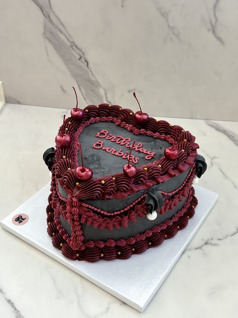 Dark Bday Cake, Pisces Heart Cake, Red And Black Vintage Cake, Heart Shaped Chocolate Cake, Goth Heart Cake, Edgy Birthday Cake, Dark Cake Ideas, Black Vintage Heart Cake, Birthday Cake Grunge