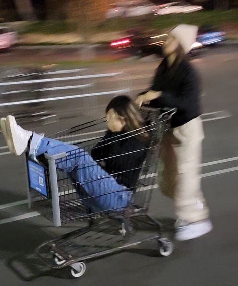 Grunge, shopping cart, trolley, college girls, late night fun Converse Summer, Cute Friend Poses, Photos Bff, Sitting Together, Friendship Photoshoot, Friend Pictures Poses, Best Friend Poses, Shotting Photo, Friend Bff