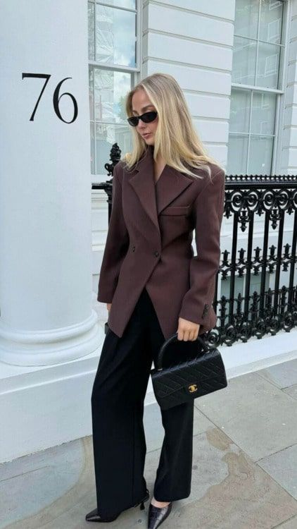 fall trends corpcore 5-min Brown Blazer Outfit, Chic Office Outfit, Blazer Outfits For Women, Hello Fashion, Brown Blazer, Brown Outfit, Trends 2024, Blazer Outfits, Autumn Outfit