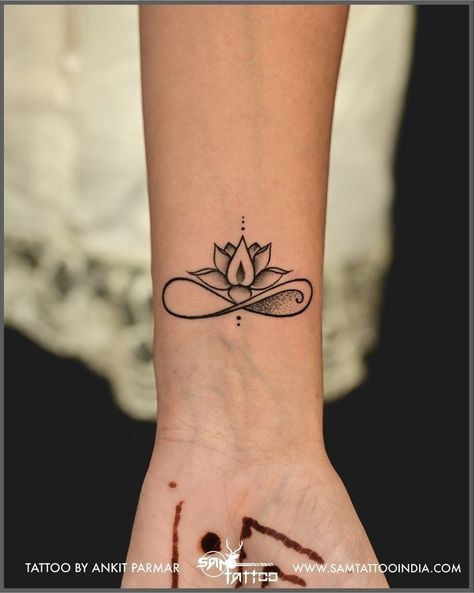 Phoenix Butterfly Tattoo Feminine, Lotus Flower Infinity Tattoo, Lotus Flower Tattoo Small Ankle, Lotus And Infinity Tattoo, Lotus Sutra Tattoo, Infinity Lotus Tattoo, Lotus Infinity Tattoo, Tattoo Designs For Women Hand, Lotus Pose Tattoo