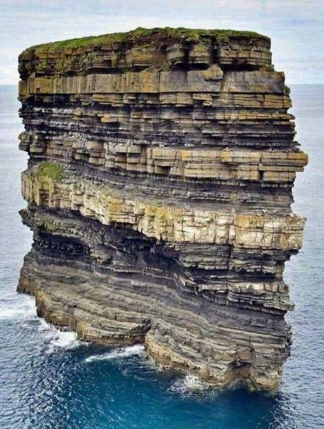 Million of Years in One Photo! Dun Briste Downpatrick Head Sea Stack - Mayo, Ireland. The sea stack stands 45 metres (150 feet) tall. Dun Briste and the surrounding cliffs were formed around 350 million years ago. Amazing Gifs, Geology Rocks, Rock Formations, Best Artist, A Rock, Rocks And Minerals, Amazing Nature, Natural Wonders, First Photo