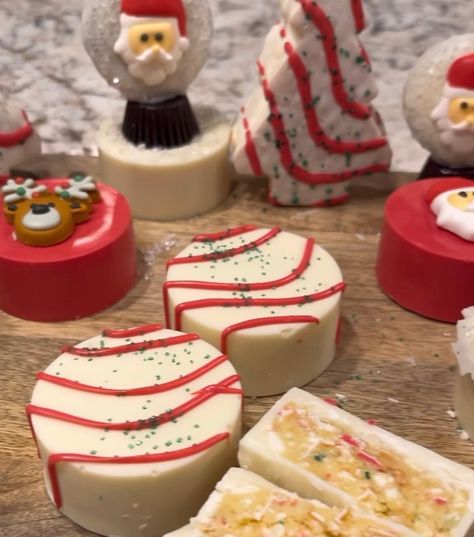 Little Debbie Cake Bite Cups, Cake Pop Kabobs, Recipes Using Little Debbie Christmas Tree Cakes, Benty Cakes Recipes, Little Debbie Christmas Tree Cupcakes, Puck Cake Recipes, Cake Pop Pucks, Cake Pop Bars, Christmas Cake Sicles