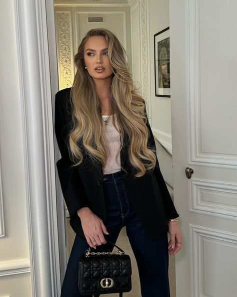 Romee Strijd Outfits, Romee Strijd Style, Iskra Lawrence, Insta Inspiration, Romee Strijd, Fashion Family, Paris Aesthetic, The Fam, Beauty Icons