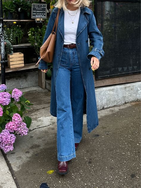 Fall Fashion Trench Coat, Fall Denim On Denim Outfit, Fall Denim Overall Outfits, How To Dress Up Blue Jeans, Denim Trench Coat Outfit Street Chic, Denim Trench Coat Outfit 2024, Denim On Denim Outfit Fall, Summer Trench Coat Outfit, Jean Trench Coat Outfit