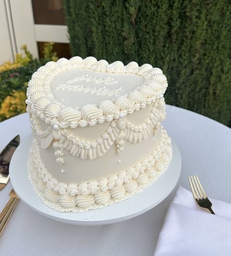 Classy Small Wedding Cake, 1 Their Wedding Cake, Single Wedding Cake With Cupcakes, Small Wedding Cakes Vintage, Pastel Yellow Wedding Cake, Scalloped Wedding Cake, Wedding Cakes Heart Shaped, Mini Elopement Cake, Timeless Wedding Cake Ideas