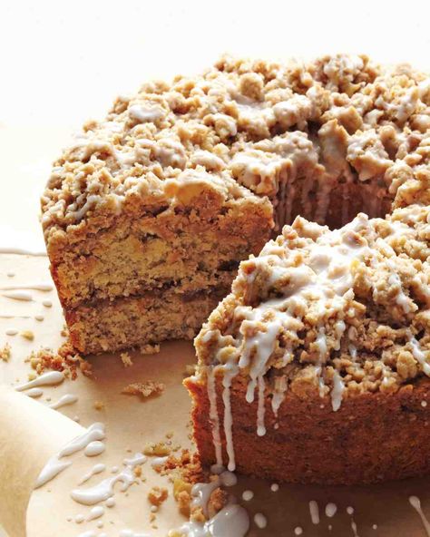 Cinnamon Streusel Coffee Cake Recipe / Made in a 9x13 and baked about 40 minutes Cinnamon Streusel Coffee Cake, Resipi Kek, Streusel Coffee Cake, Cinnamon Streusel, Delicious Coffee, Coffee Cake Recipes, Decorated Cakes, Angel Food Cake, Desserts Recipes