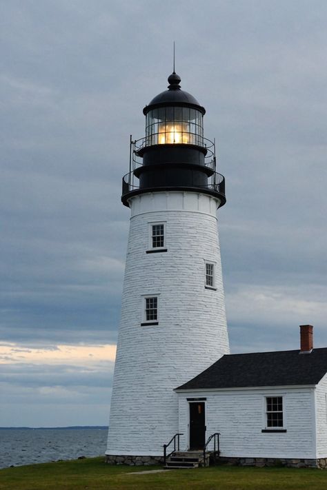 Light the Way: Exploring Maine’s Historic Lighthouses Lighthouse On Beach, Maine Lighthouses Photography, Lighthouse Core, Lighthouses In Maine, Lighthouse Interior, Lighthouse Black And White, Lighthouse House, Lighthouse Architecture, Lighthouse Home