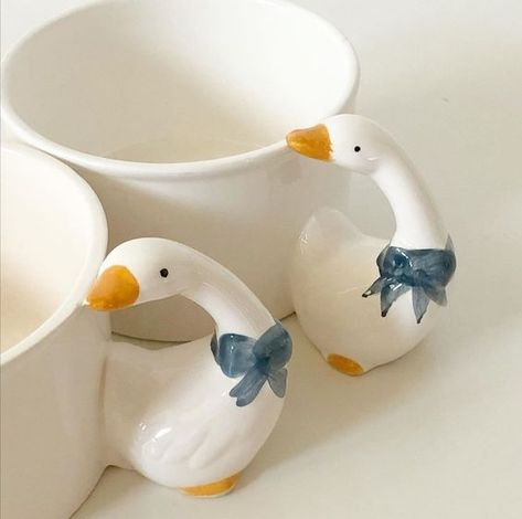 Cute Furniture, Clay Cup, Cute Clay, Clay Art Projects, Ceramic Flowers, Cute Mugs, Pastel Aesthetic, Bits And Bobs, Clay Art