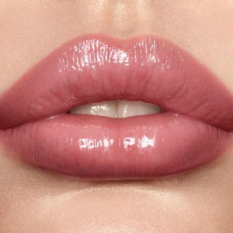 Lip Lustre Pillow Talk Light Model Pink Matte Lipstick, Charlotte Tilbury Lip, Light Pink Lips, Hide Dark Circles, Hot Pink Lips, Pink Lip Gloss, Beauty Light, Perfect Lips, Pink Lipstick