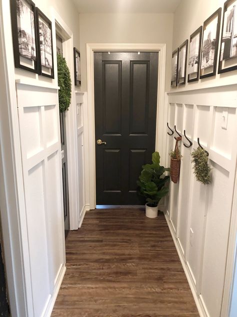 How To Update A Boring Hallway With Board And Batten & A Gallery Wall - Hip & Humble Style Board And Batten Hallway, Family Gallery Wall, Hallway Makeover, Colour Hallway, Board And Batten Wall, Young House Love, Home Design Diy, Hallway Wall, Entry Hallway