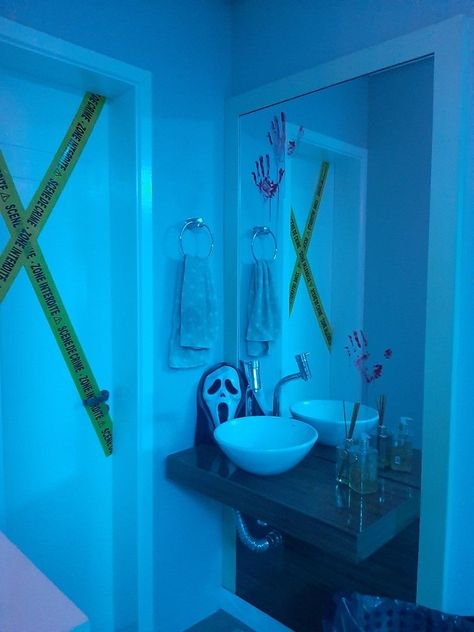 Halloween Party Room Themes, Halloween Frat Party Decorations, Scream Themed Halloween Decor, Halloween Party Fog Machine, Slasher Party Decorations, Haunted Bathroom Ideas, Halloween Party Decor For Adults, Spooky Halloween Bathroom Decor, Scream Decoration Halloween