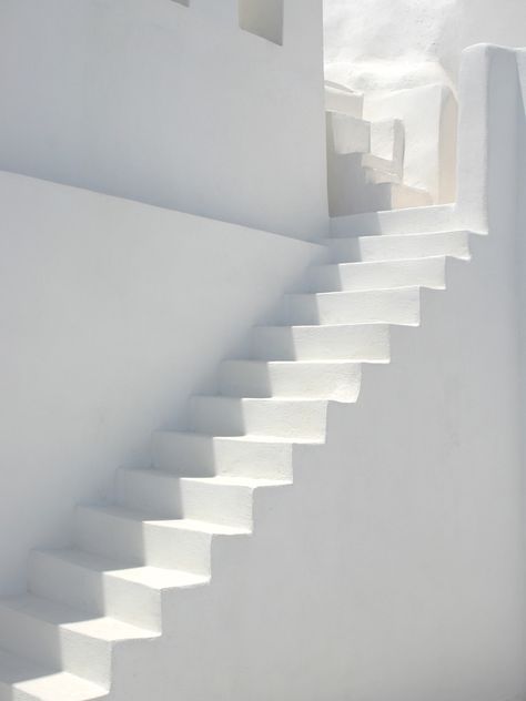 ❤︎ White on white ✔︎✔︎ Shop pure skincare products at deliciousskin.com.au Follow us on Instagram @deliciousskin Colour Asthetics, Architecture Staircase, Architecture Stairs, White Stairs, New House Plans, Aesthetic Colors, Shades Of White, Staircases, White Aesthetic