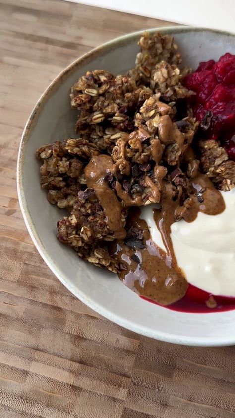 SCRAMBLED OATS // Frying pan granola 💛 ▫️ 1 banana, mashed ▫️ *50g ro... | scrambled oats | TikTok Pan Granola, Scrambled Oats, Overnight Oats Banana Cinnamon, Banana Oat Granola, Oats Fruit Bowl, Soaked Oat Granola, Oatmeal With Fruit Aesthetic, Protein Mix, Mtv Cribs